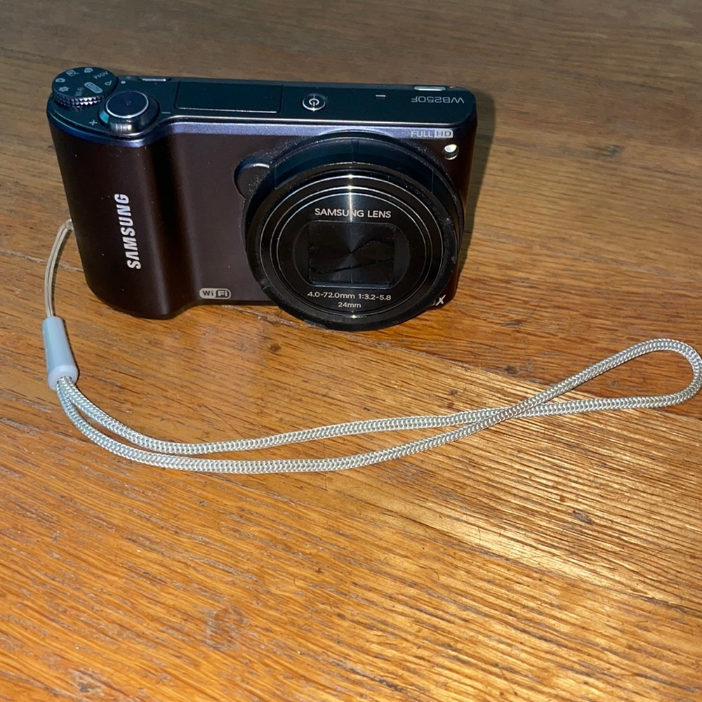 SAMSUNG digital camera